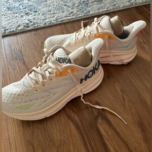 NWT HOKA Clifton 9 - Size 8 Womens- Vanilla/Astral